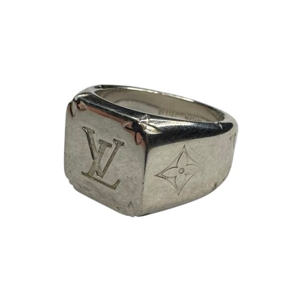 Louis Vuitton Monogram Signet Ring 8.5 - Picture 2 of 6